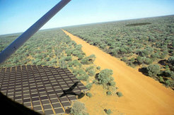 SKA (Square Kilometer Array). Konzeptstudie des europäischen SKA-Konsortiums für eine Anlage mit flachen Einzelkomponenten. Das Bild zeigt eine von mehreren hundert Empfangsstationen, die an verschiedenen Standorten über Hunderte von Kilometern verteilt aufgebaut werden.