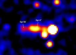Hier ein Bild des galaktischen Zentrums, in dem sowohl Sagittarius A* als auch Sagittarius B2 zu sehen sind.