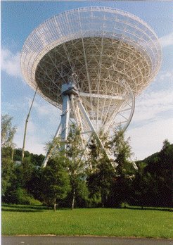 Teilanstrich des Teleskops. Innerhalb von 15 Jahren ist das Teleskop einmal komplett gestrichen (!).