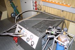 Dieser Kompressor für Helium-Gas befindet sich in 50m Höhe an der Kippachse des Radioteleskops.