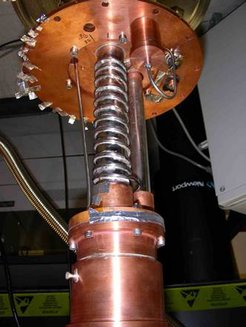 Custom modified Pulse Tube with an additional Helium pot.