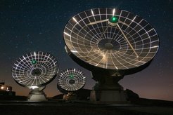 Fig. 2: Antennas of the NOEMA observatory in the French Alps (MPG/Germany, CNRS/France, IGN/Spain). Using their unique resolving power, astronomers probed the early Universe and found a new method for measuring the cosmic microwave background’s temperature.
