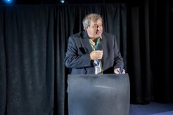 Abb. 1: Prof. Andreas Eckart bei seinem Vortrag in der Sternwarte und Planetarium Brno/Tschechische Republik am 1. Juni 2022.